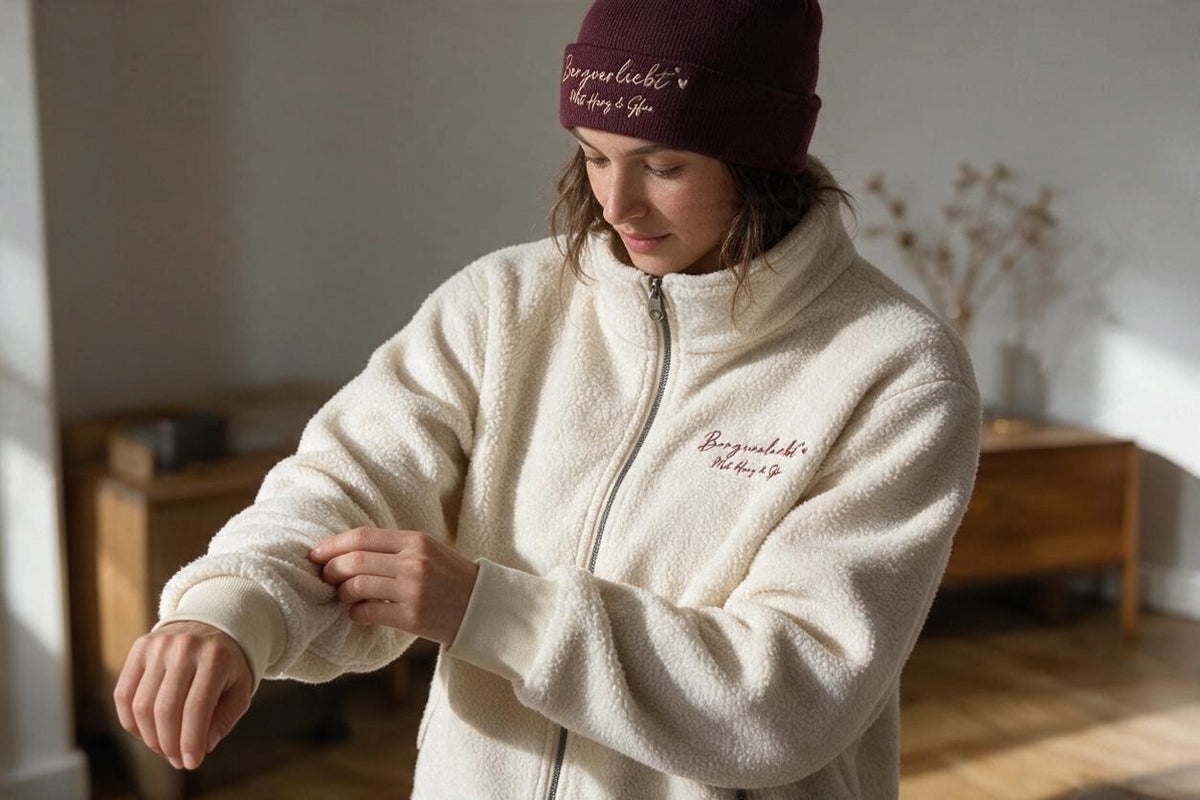 Kuscheljacke "Toni" mit Stickerei – Creme