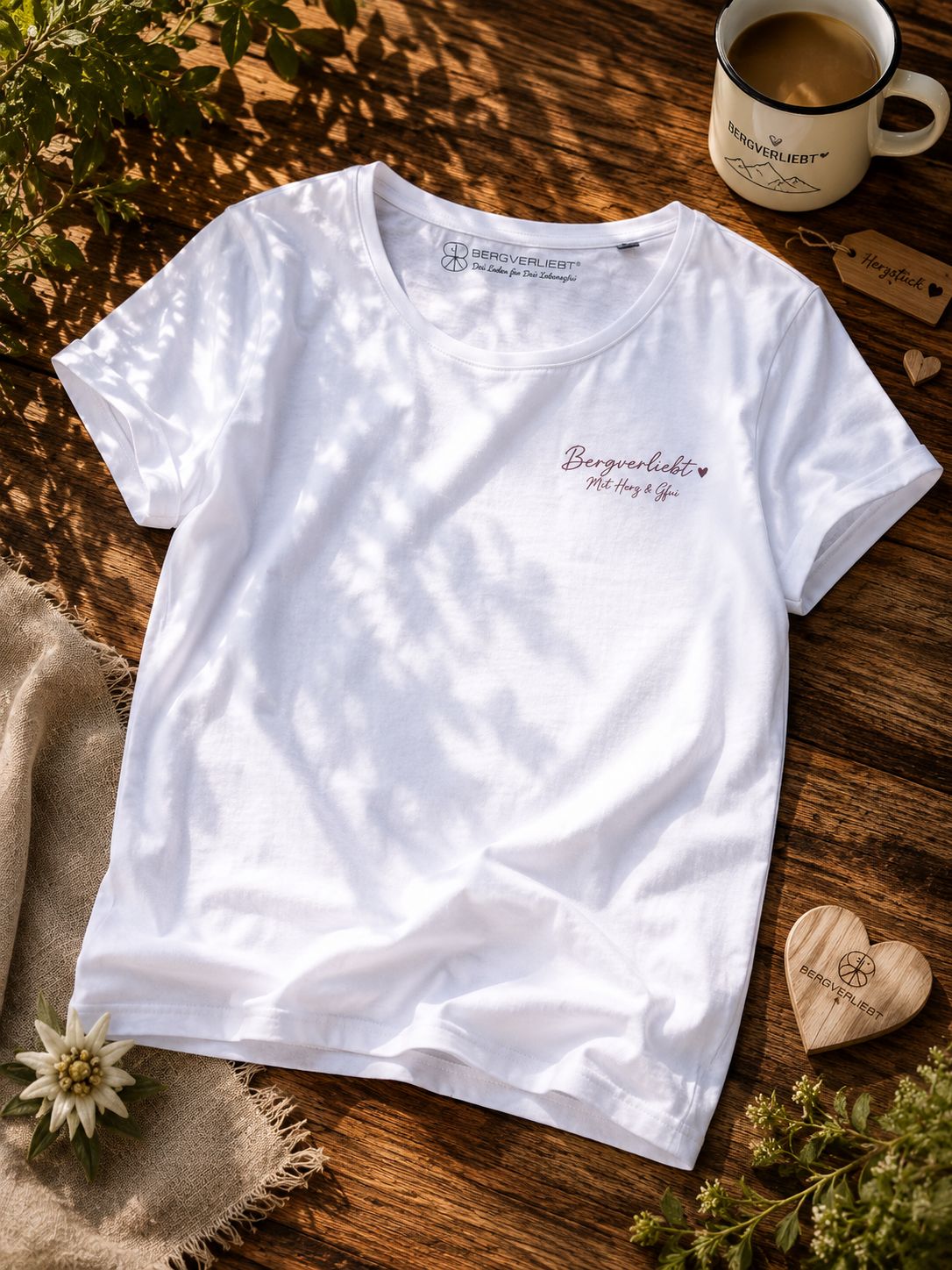 T-Shirt „Bergverliebt Mit Herz & Gfui“ – Herzstück by Bergverliebt®