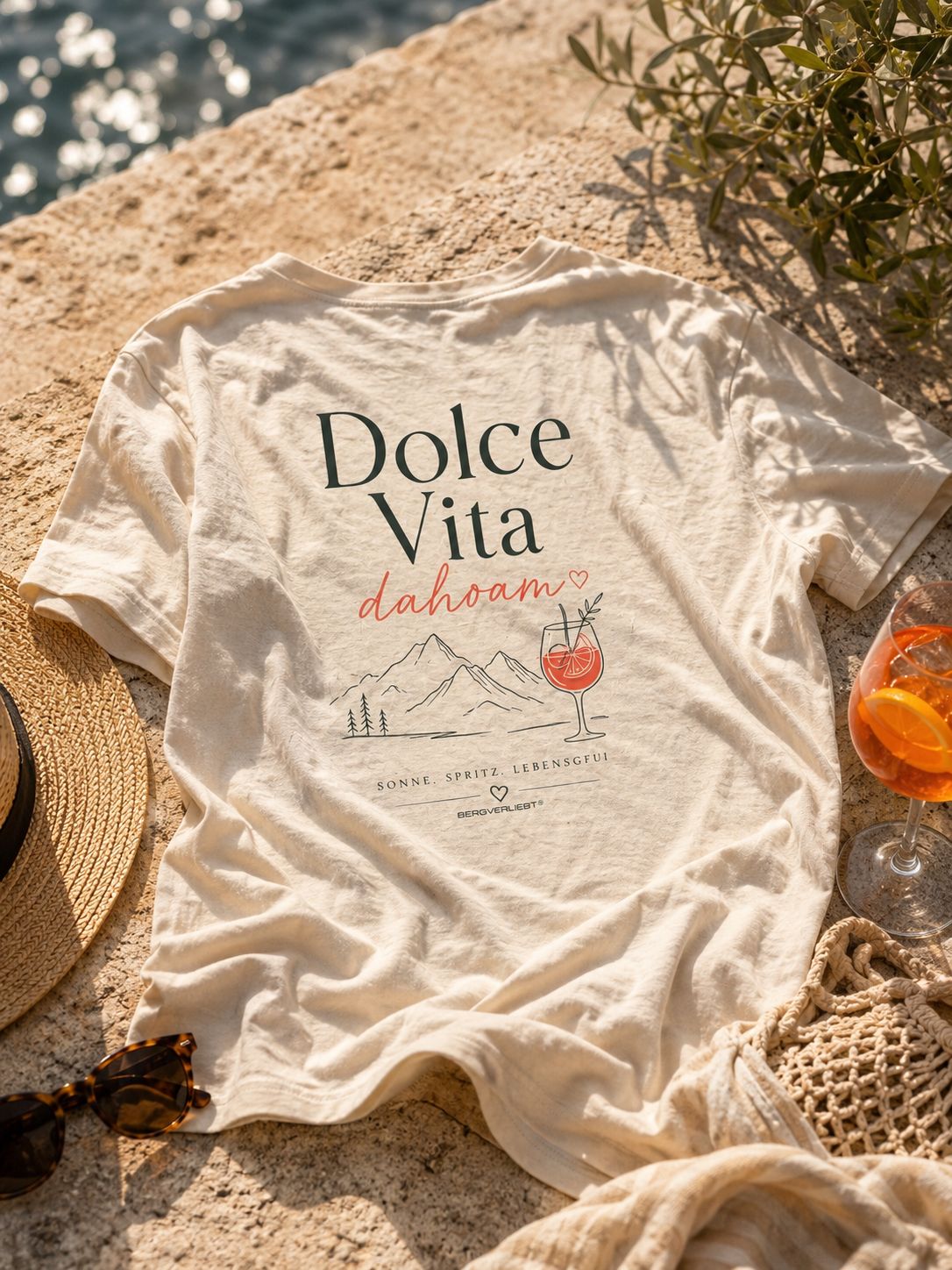 T-Shirt „Dolce Vita dahaom" Alpine Edition – Herzstück by Bergverliebt®