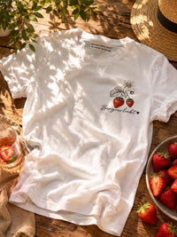 T-Shirt „Dolce Vita Erdbeere“ – Herzstück by Bergverliebt®