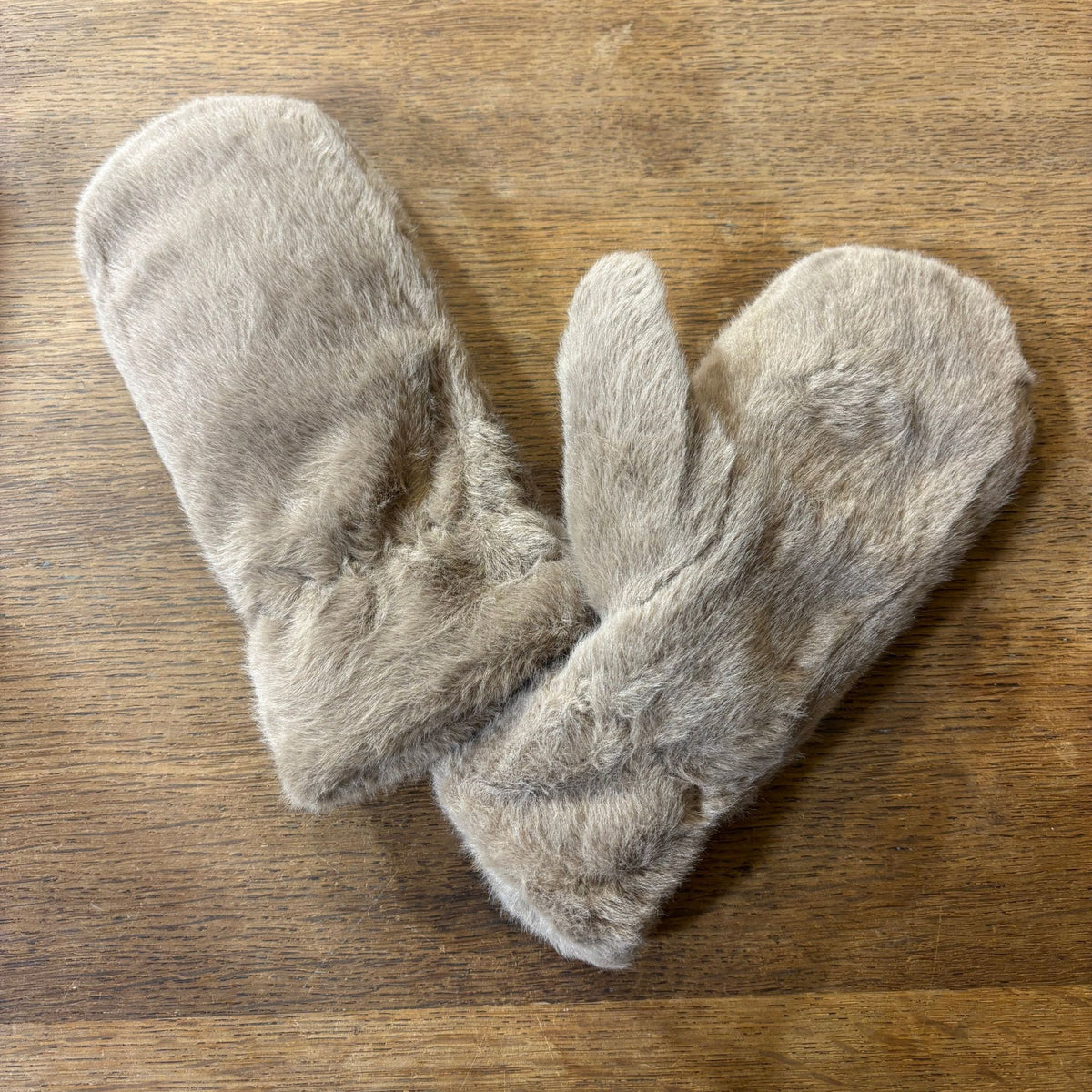 Kuschelfäustlinge „Nele“ – Taupe